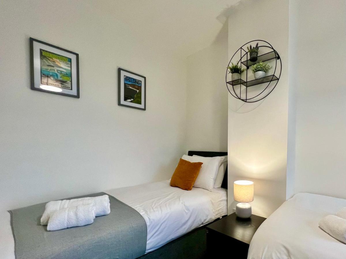 Bramhall House - Great For Contractors Or Family Holidays Клиторпс Экстерьер фото
